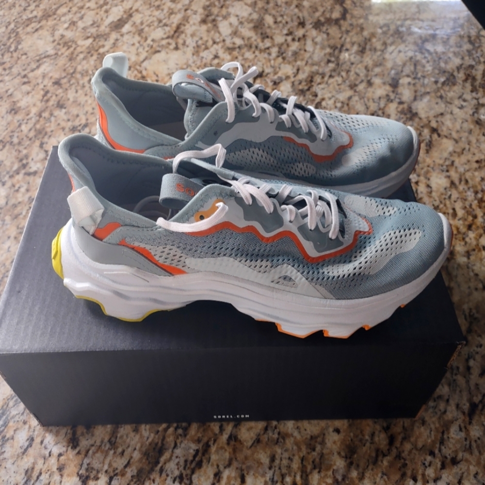 Sorel kinetic breakthrough day lace women's tennis shoes. Size 9